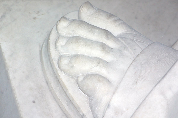 Toes near the tomb of Napoleon